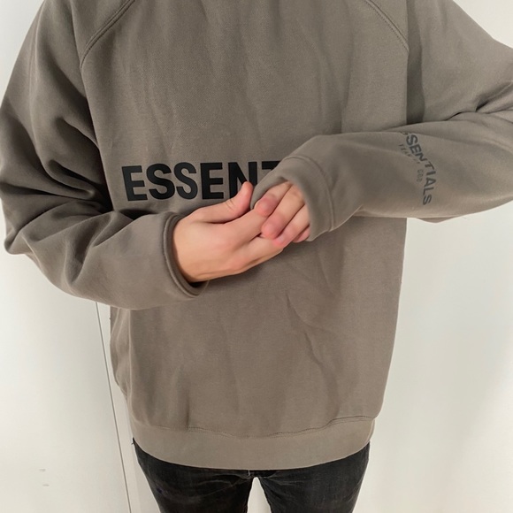 COPY - Essentials Crewneck - Picture 2 of 5